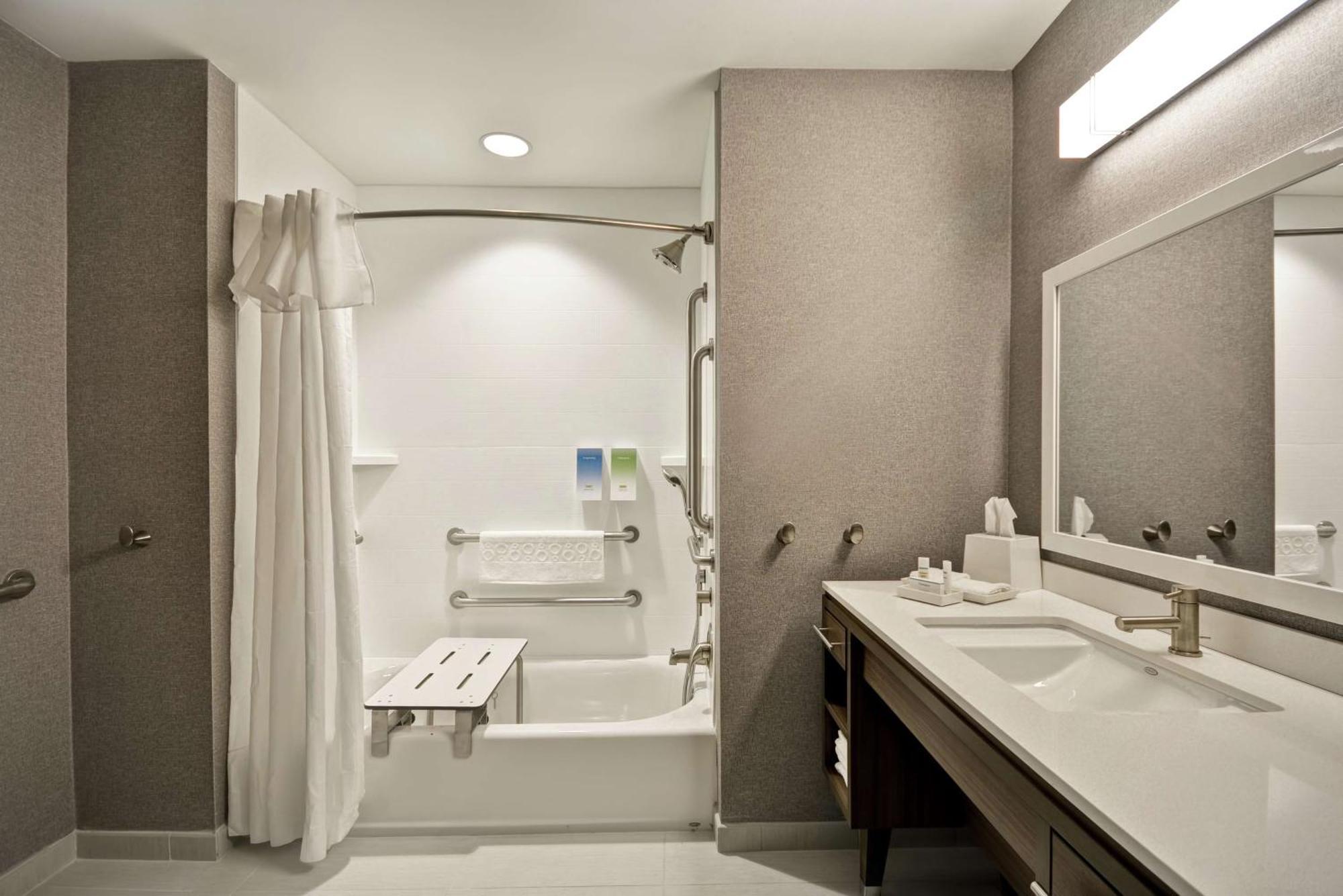 Home2 Suites By Hilton Queensbury Lake George Екстер'єр фото